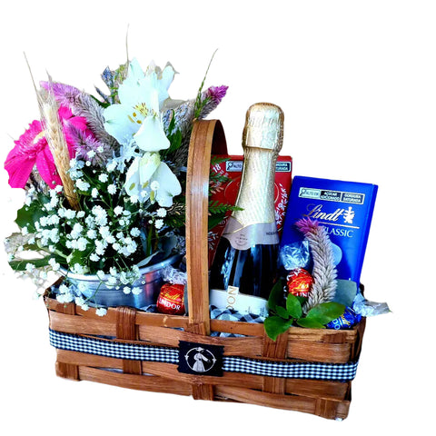 Cesta com Chocolates Lindt, Chandon e Flor