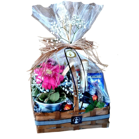 Cesta com Chocolates Lindt, Chandon e Flor