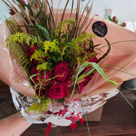 Buquê de Rosas  Vermelhas c/ 6un