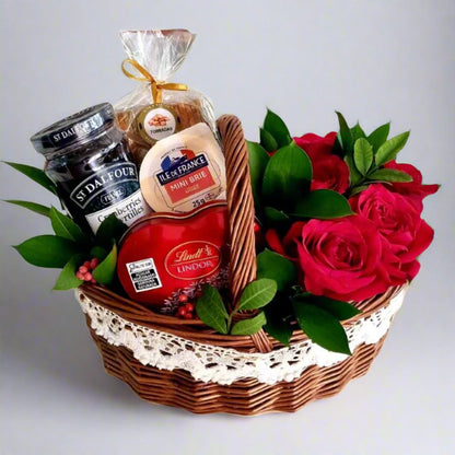 Cesta Coração Lindt e Rosas - Maria Madame Com. de Kits e Cestas